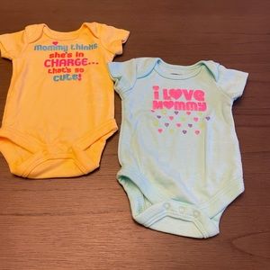 2 Mommy dedicated bodysuits. Size newborn.
